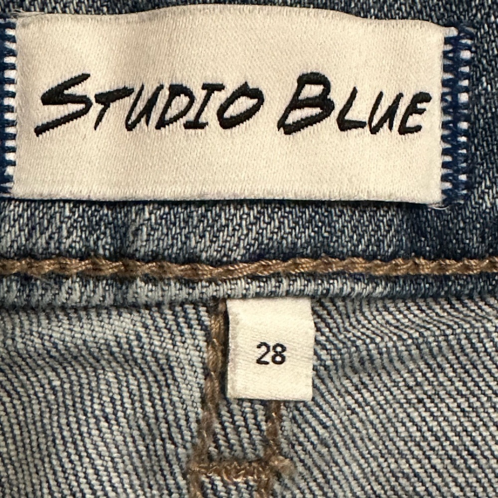 NWT Studio Blue light wash distressed boyfriend jeans - Picture 8 of 12